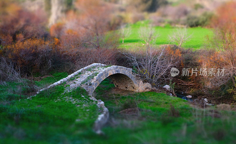 Skarfou (Skarfos)桥，这座中世纪的桥位于Evretou和Sarama的村庄之间，通过Stavros河，由1618年建造的威尼斯人，帕福斯区，塞浦路斯岛